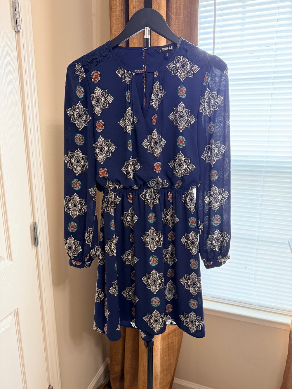 Express blue dress v neck flowy mini XS EUC